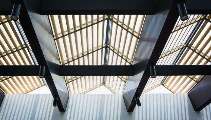 Optimalkan Cahaya Alam, Manfaat Atap Galvalum Bening untuk Hunian