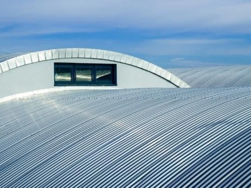 Kelebihan dan Kekurangan Konstruksi Atap Lengkung Galvalum