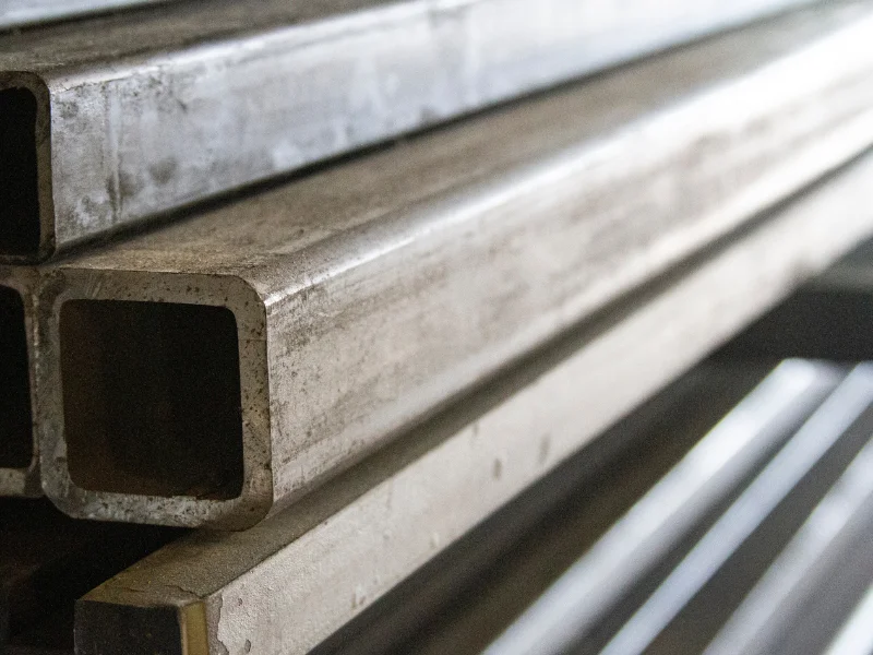Terdapat beberapa grade untuk material stainless steel yang memiliki variasi karakteristik.
